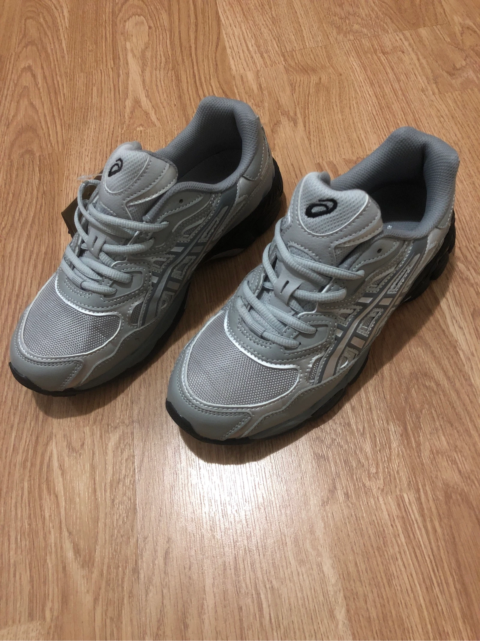 Asics Gel Nyc gris y negro